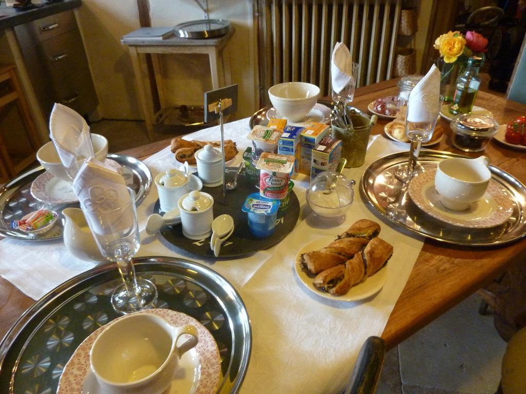 Bed and Breakfast Au Bonheur D'Alphonse Lusignan-Petit Екстер'єр фото