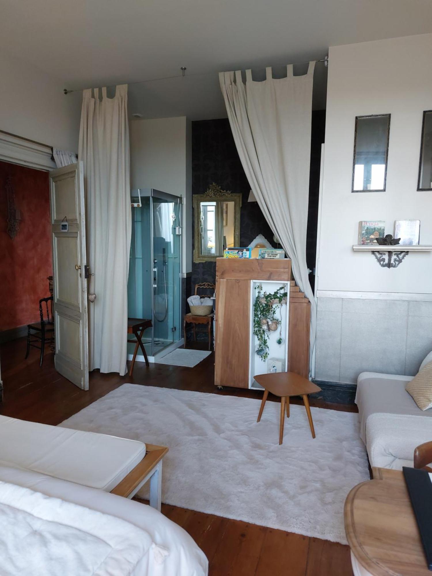 Bed and Breakfast Au Bonheur D'Alphonse Lusignan-Petit Екстер'єр фото
